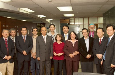 Bai Chunli and CAS delegation with PUCE biology faculty, ACE founding members, and TWAS family. From left: Cao Jinghua, Huang Hongwen, Hugo Navarrete, Omar Torres, Carlos Soria, Santiago Ron, Katya Romoleroux, Bai Chunli, Eugenia del Pino, Fabián Sáenz, Tjitte de Vries, Tan Tieniu, Sun Hui.