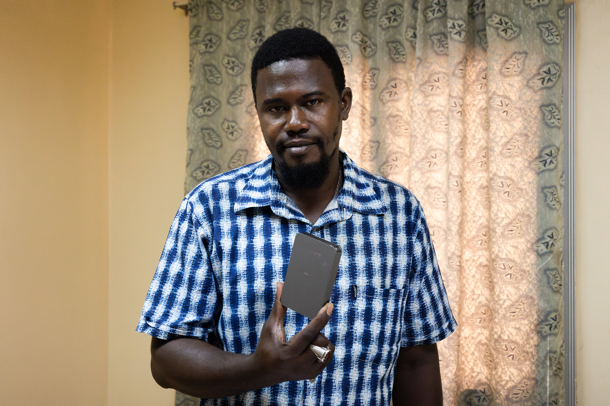 Moustapha Dieye, Lecturer at the Ecole Polytechnique de Thiès, Senegal, and the projector he purchased thanks to a TWAS Research Grant (Photo: G.Ortolani/TWAS).