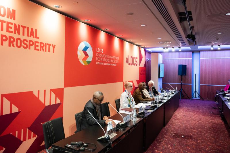 Prof Murenzi (left) speaking at the High-Level Side event on Online University for LDCs (photo: G. Ortolani/TWAS)